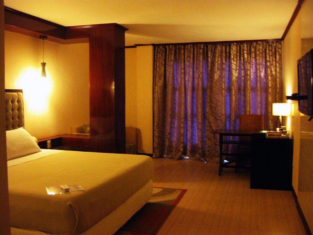 Dulcinea Hotel And Suites Lapu-Lapu City Exterior foto