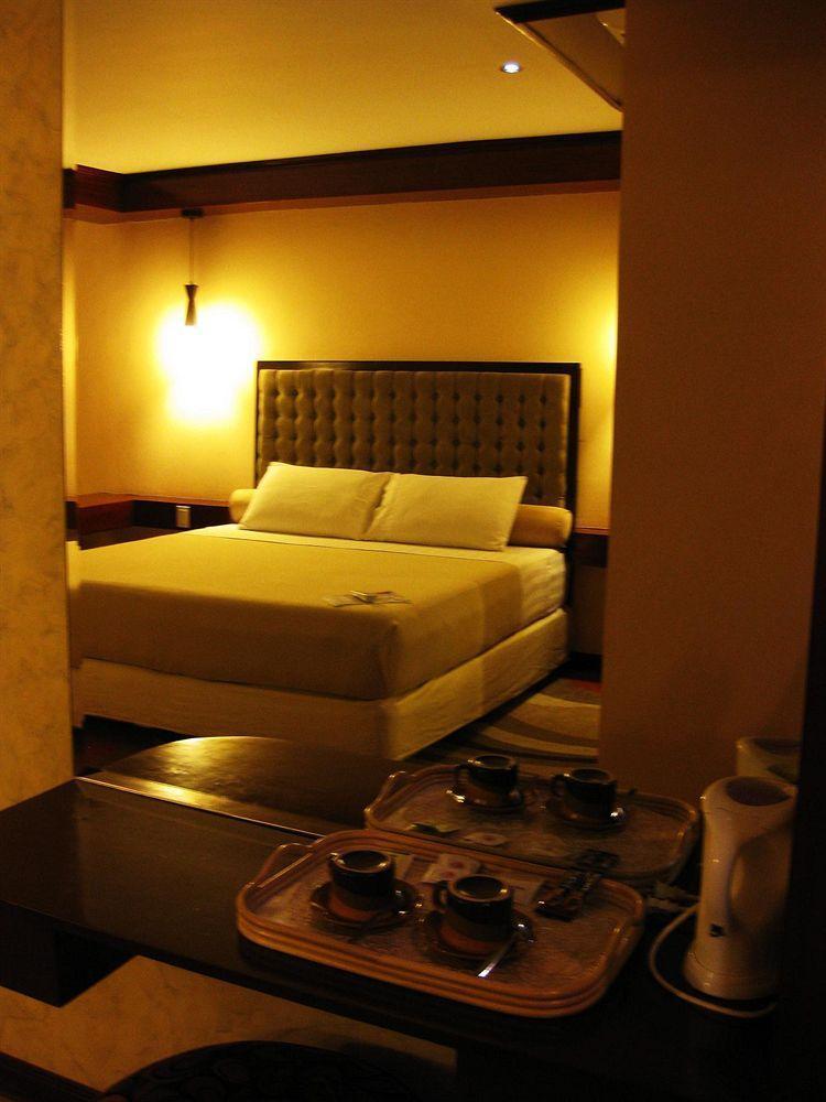 Dulcinea Hotel And Suites Lapu-Lapu City Exterior foto