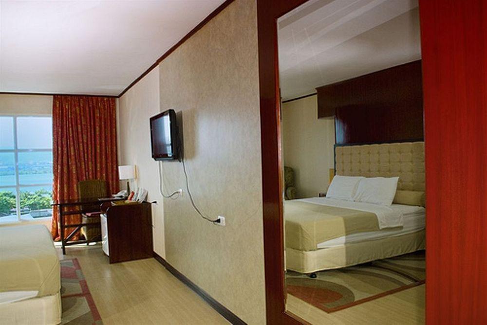 Dulcinea Hotel And Suites Lapu-Lapu City Exterior foto