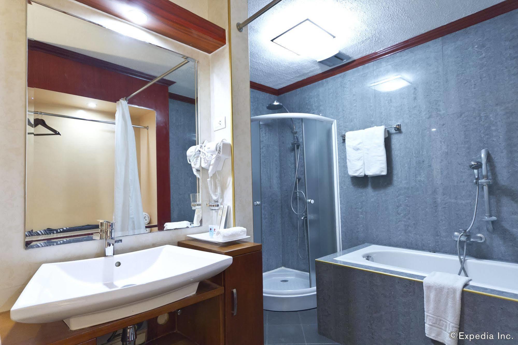 Dulcinea Hotel And Suites Lapu-Lapu City Exterior foto
