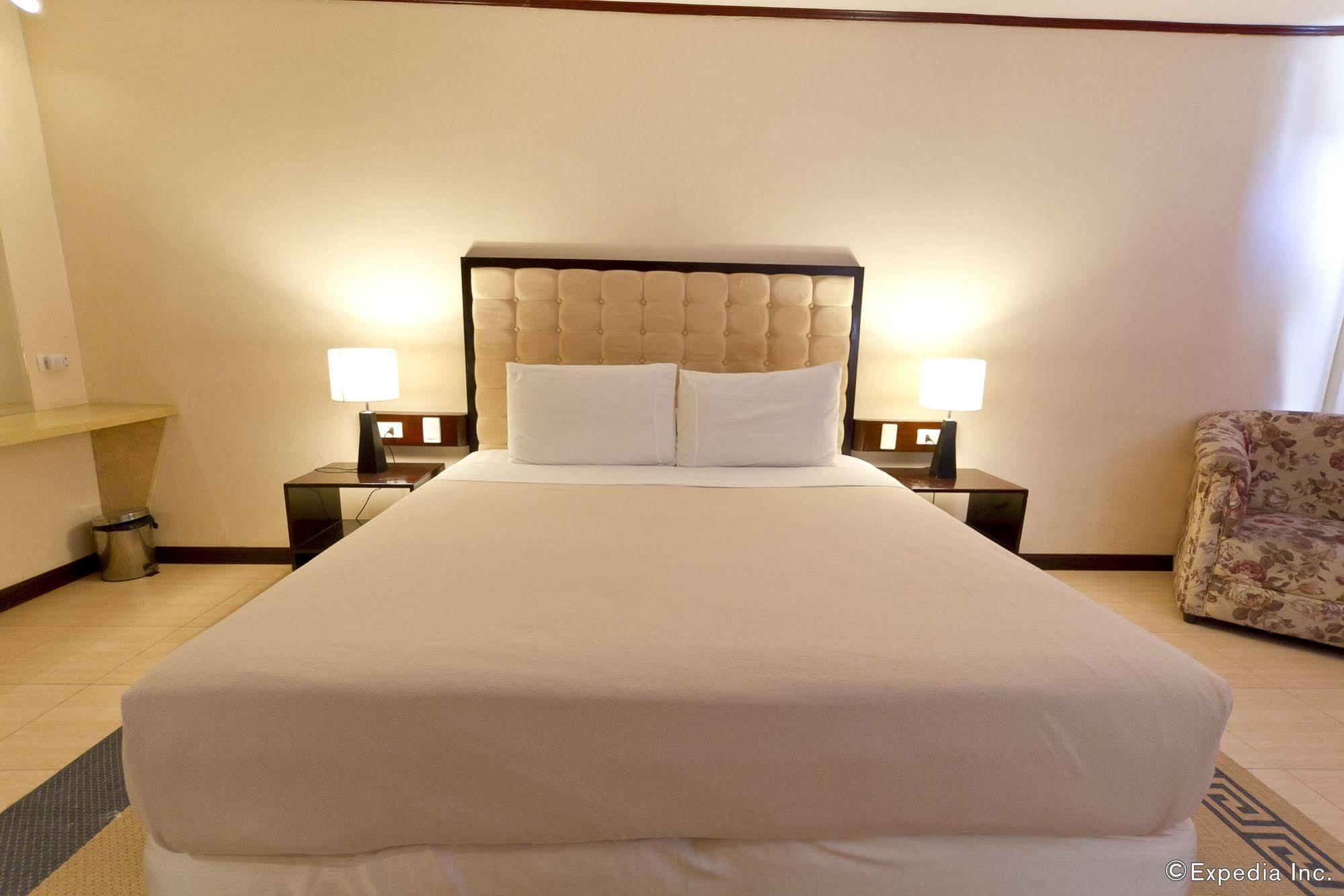 Dulcinea Hotel And Suites Lapu-Lapu City Exterior foto